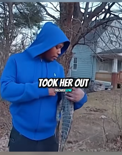 “Man Takes His ‘Pet’ Out for a Stroll — But Neighbors Freeze When They See What He’s Holding”