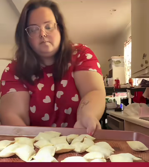 “Mom Records Simple Kitchen Video — Viewers Shocked by What Happens Next”