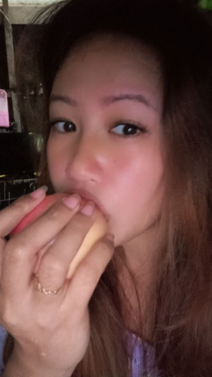 “She Took One Bite — And Somehow This Ordinary Moment Feels Strangely Intimate”